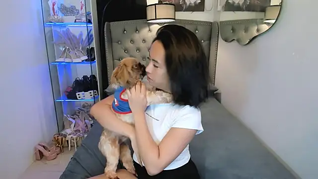 Snapshot of reighnempress chatting on February 9, 2026, 1:03 am reighnempress online show from February 9, 2026, 1:03 am