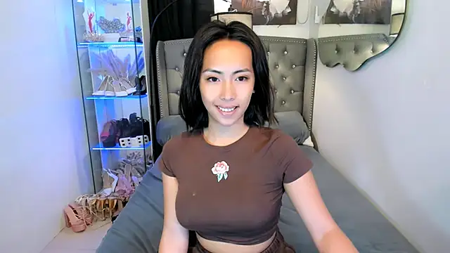 Snapshot of reighnempress chatting on February 23, 2026, 1:18 am reighnempress online show from February 23, 2026, 1:18 am