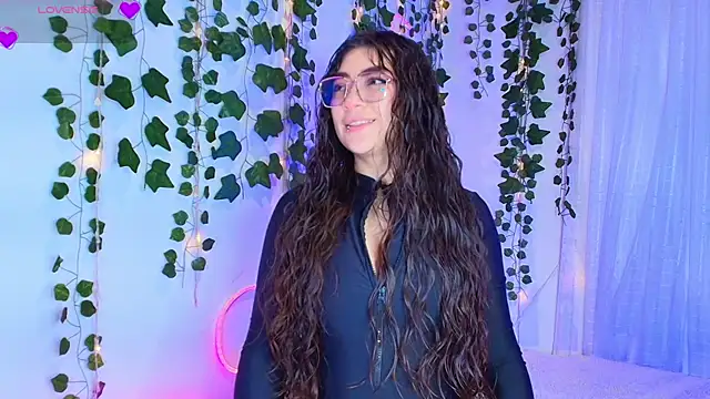 Snapshot of Samii_Evans chatting on December 19, 2025, 1:09 am Samii Evans online show from December 19, 2025, 1:09 am