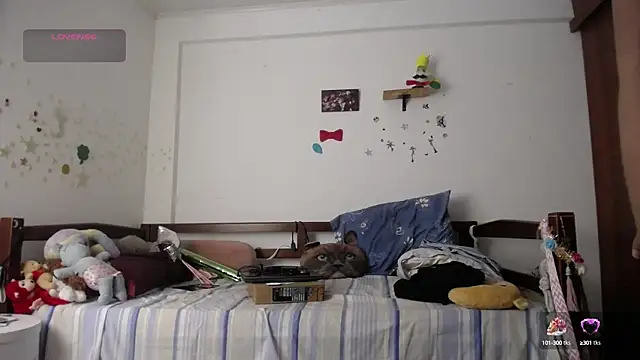 Snapshot of Moon_lunita chatting on September 16, 2025, 3:35 pm Moon lunita online show from September 16, 2025, 3:35 pm