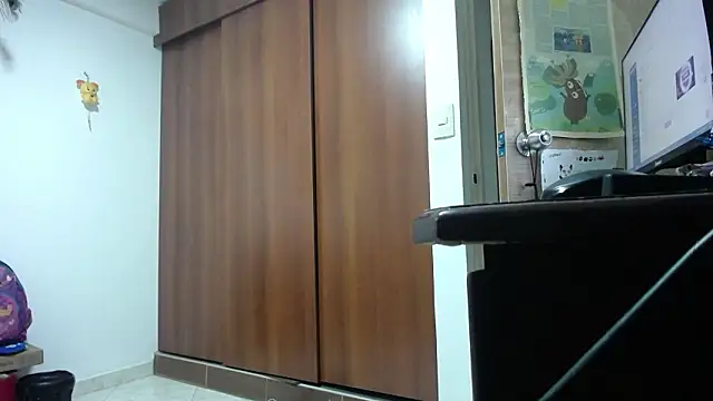 Snapshot of Moon_lunita chatting on March 4, 2026, 4:31 am Moon lunita online show from March 4, 2026, 4:31 am