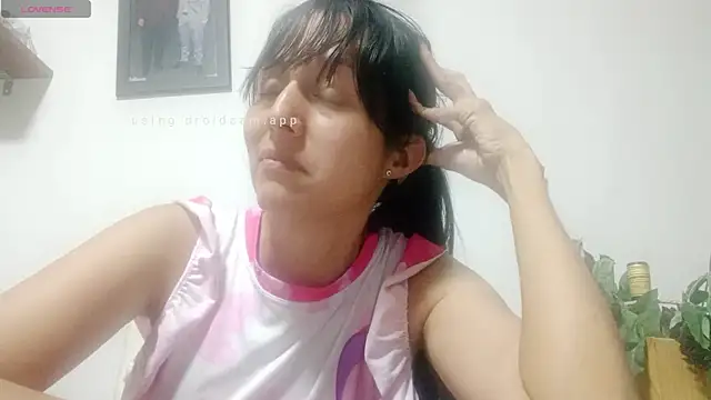 Snapshot of Moon_lunita chatting on February 17, 2025, 7:01 pm Moon lunita online show from February 17, 2025, 7:01 pm