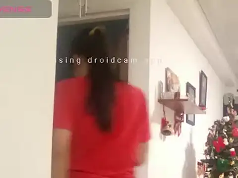 Snapshot of Moon_lunita chatting on December 4, 2024, 10:35 pm Moon lunita online show from December 4, 2024, 10:35 pm