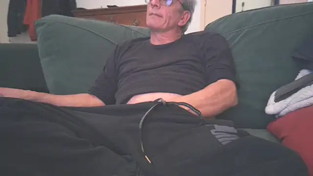 Snapshot of GorgeousMarketer chatting on November 28, 2025, 6:41 pm GorgeousMarketer online show from November 28, 2025, 6:41 pm