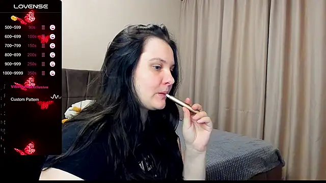 Snapshot of AlanaBrox chatting on October 31, 2025, 3:19 pm AlanaBrox online show from October 31, 2025, 3:19 pm