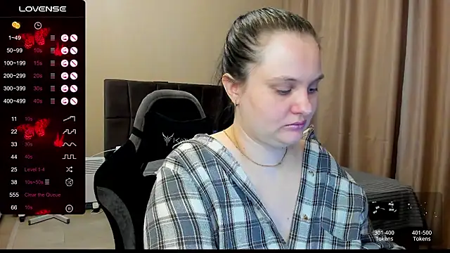 Snapshot of AlanaBrox chatting on December 15, 2025, 12:27 am AlanaBrox online show from December 15, 2025, 12:27 am