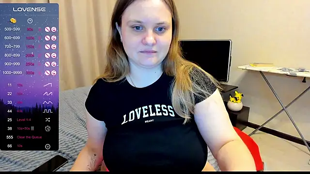 Snapshot of AlanaBrox chatting on March 19, 2025, 9:05 pm AlanaBrox online show from March 19, 2025, 9:05 pm