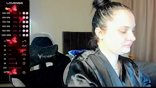 Snapshot of AlanaBrox chatting on November 5, 2025, 12:14 am AlanaBrox online show from November 5, 2025, 12:14 am