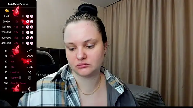 Snapshot of AlanaBrox chatting on December 16, 2025, 12:37 am AlanaBrox online show from December 16, 2025, 12:37 am