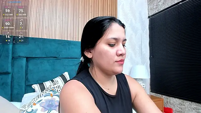 Snapshot of Kareena_chopra chatting on January 14, 2026, 12:42 pm Kareena chopra online show from January 14, 2026, 12:42 pm