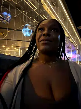 Snapshot of TilaTotti chatting on October 27, 2025, 6:03 am TilaTotti online show from October 27, 2025, 6:03 am