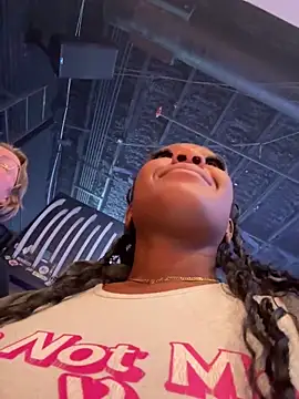 Snapshot of TilaTotti chatting on December 20, 2025, 8:06 am TilaTotti online show from December 20, 2025, 8:06 am