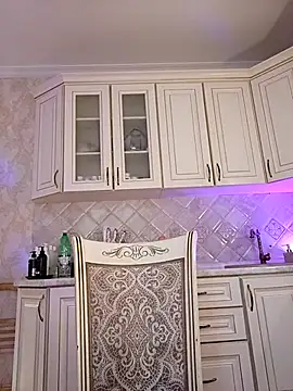 mom4you online show from April 18, 2026, 9:33 am