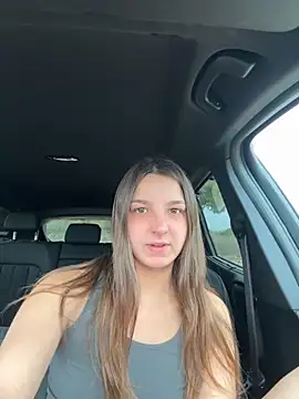 DoriDeluxe66 online show from October 5, 2025, 8:05 am