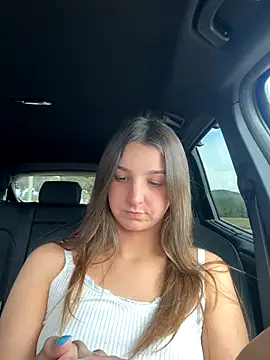 DoriDeluxe66 online show from October 12, 2025, 12:17 pm