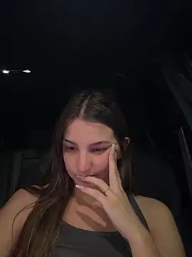 DoriDeluxe66 online show from October 5, 2025, 8:10 pm