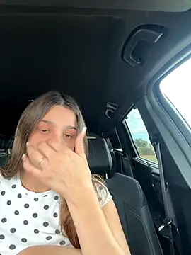 DoriDeluxe66 online show from September 30, 2025, 2:34 pm