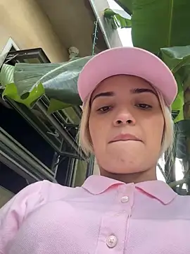 Snapshot of Sarita-candy chatting on December 31, 2024, 8:23 pm Sarita-candy online show from December 31, 2024, 8:23 pm