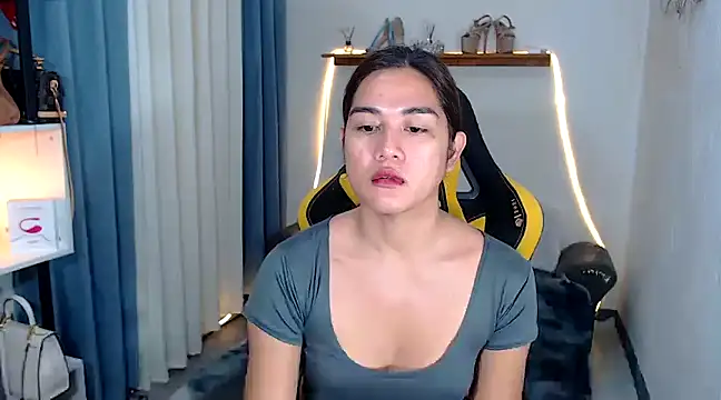 Snapshot of MarieLoveGlamorous chatting on January 14, 2025, 12:22 am MarieLoveGlamorous online show from January 14, 2025, 12:22 am