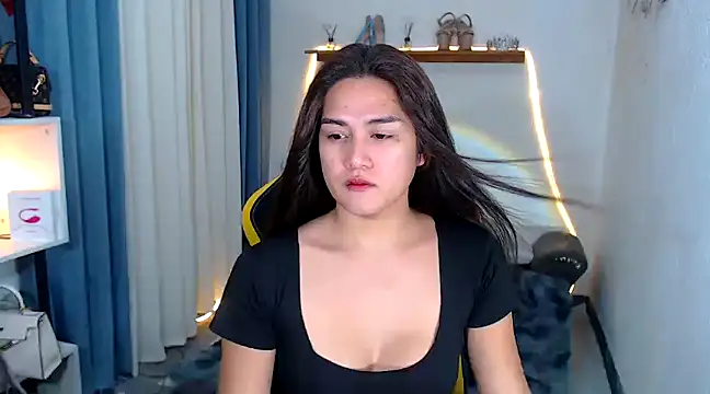 Snapshot of MarieLoveGlamorous chatting on December 14, 2024, 1:16 pm MarieLoveGlamorous online show from December 14, 2024, 1:16 pm