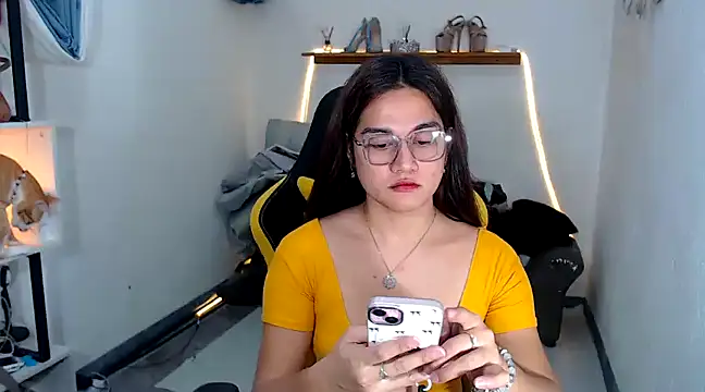 Snapshot of MarieLoveGlamorous chatting on February 8, 2025, 10:39 am MarieLoveGlamorous online show from February 8, 2025, 10:39 am