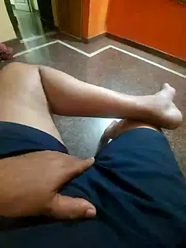 Stripkomal online show from May 8, 2026, 4:44 pm
