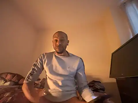 CuzzyB69 online show from March 3, 2025, 7:13 am