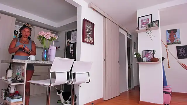 Snapshot of karlye_5 chatting on December 4, 2025, 1:10 pm karlye 5 online show from December 4, 2025, 1:10 pm