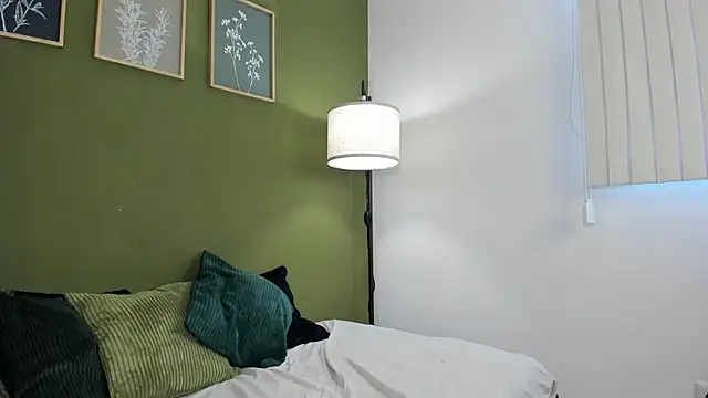 Snapshot of karlye_5 chatting on September 17, 2025, 12:18 pm karlye 5 online show from September 17, 2025, 12:18 pm