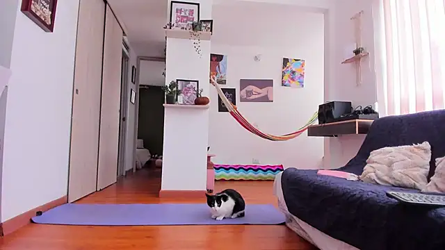 Snapshot of karlye_5 chatting on November 17, 2025, 2:43 pm karlye 5 online show from November 17, 2025, 2:43 pm