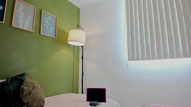 karlye 5 online show from February 25, 2026, 1:44 pm