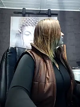 Snapshot of Emiily_W chatting on January 8, 2025, 4:11 pm Emiily W online show from January 8, 2025, 4:11 pm