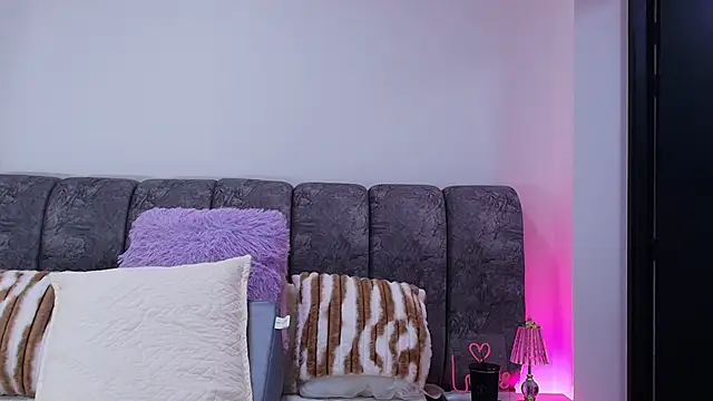 naia blessed online show from November 10, 2025, 7:19 pm