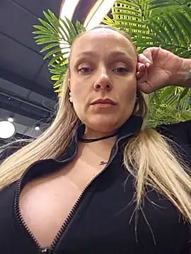 Bondgirl 013 online show from February 5, 2026, 3:30 pm