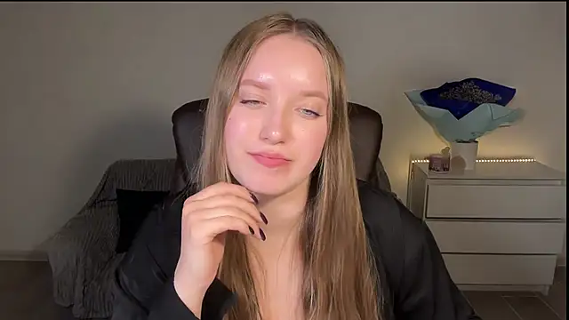 Snapshot of EvaMaddison chatting on May 4, 2026, 8:00 pm EvaMaddison online show from May 4, 2026, 8:00 pm