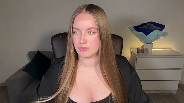 Snapshot of EvaMaddison chatting on June 6, 2026, 8:58 pm EvaMaddison online show from June 6, 2026, 8:58 pm