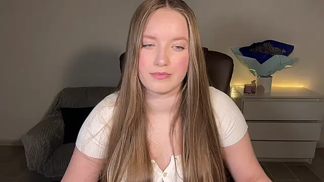 Snapshot of EvaMaddison chatting on April 25, 2026, 7:33 pm EvaMaddison online show from April 25, 2026, 7:33 pm