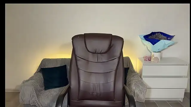 EvaMaddison online show from March 15, 2026, 5:42 pm