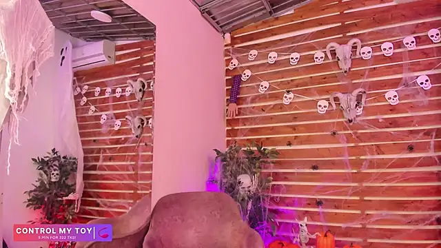 Snapshot of _MeganRain chatting on October 29, 2025, 6:56 am MeganRain online show from October 29, 2025, 6:56 am