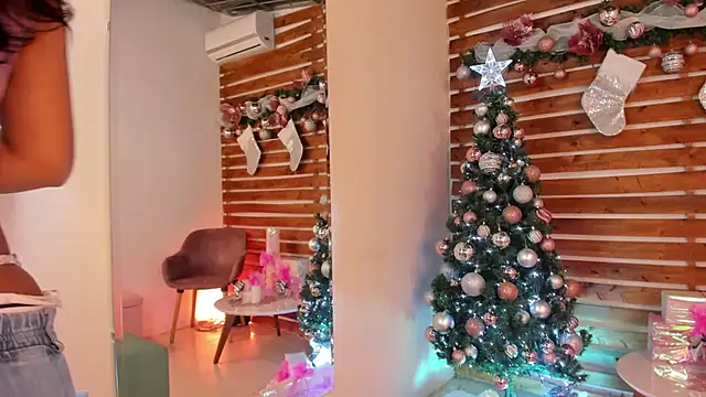 Snapshot of _MeganRain chatting on December 14, 2025, 8:20 am MeganRain online show from December 14, 2025, 8:20 am