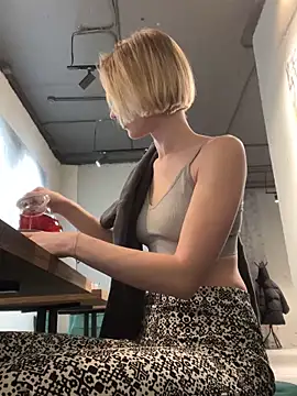 Snapshot of Feral_berry_8133 chatting on December 25, 2024, 6:09 am Feral berry 8133 online show from December 25, 2024, 6:09 am