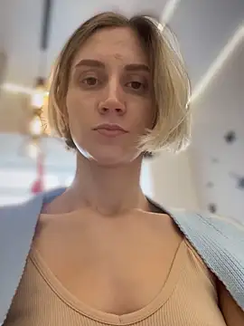 Snapshot of Feral_berry_8133 chatting on January 4, 2025, 8:17 am Feral berry 8133 online show from January 4, 2025, 8:17 am