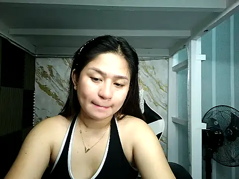 Snapshot of Mia_2022 chatting on November 11, 2025, 3:40 pm Mia 2022 online show from November 11, 2025, 3:40 pm