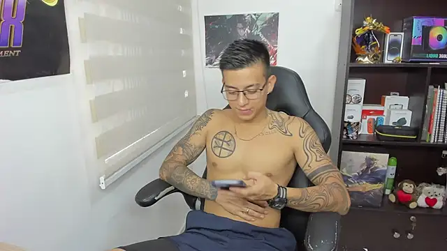 Snapshot of SIXXTOLOVE18 chatting on March 13, 2025, 7:06 pm SIXXTOLOVE18 online show from March 13, 2025, 7:06 pm