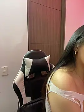 Snapshot of KateLatorre chatting on November 26, 2025, 9:37 pm KateLatorre online show from November 26, 2025, 9:37 pm