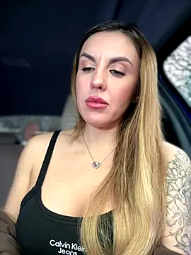 Snapshot of Kalli_Fornia chatting on November 17, 2025, 9:46 am Kalli Fornia online show from November 17, 2025, 9:46 am