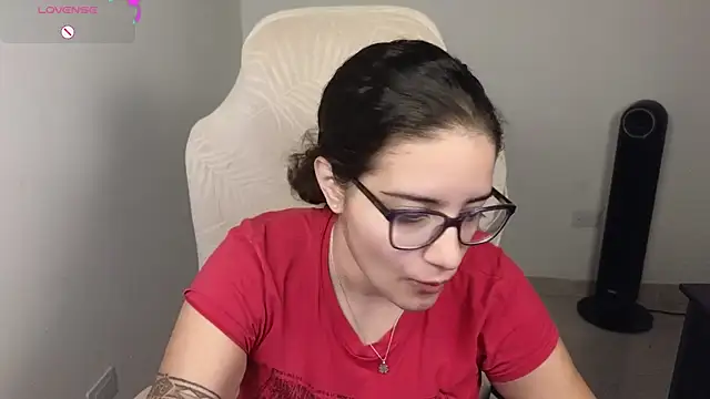 Snapshot of blue__moon_ chatting on November 16, 2025, 12:37 am blue moon online show from November 16, 2025, 12:37 am