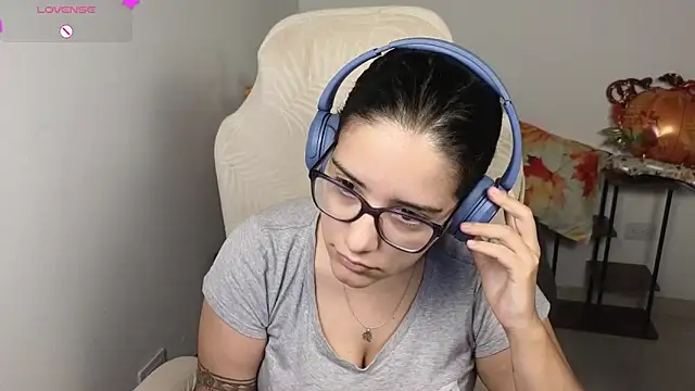 Snapshot of blue__moon_ chatting on November 29, 2025, 6:19 pm blue moon online show from November 29, 2025, 6:19 pm