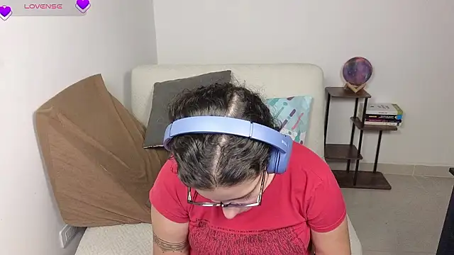 Snapshot of blue__moon_ chatting on January 15, 2026, 3:32 am blue moon online show from January 15, 2026, 3:32 am