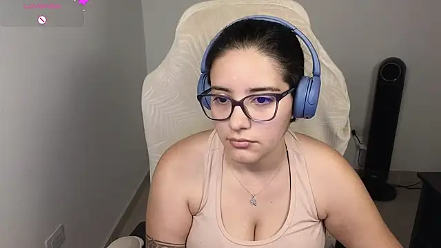 Snapshot of blue__moon_ chatting on November 22, 2025, 1:15 am blue moon online show from November 22, 2025, 1:15 am